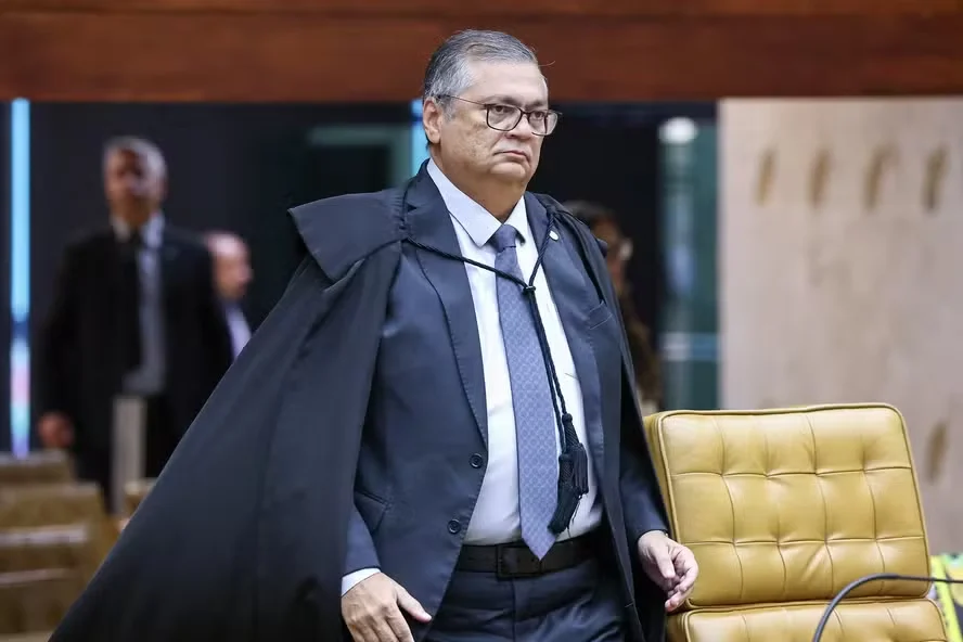 Dino questiona promessa de fim de inquérito das fake news, sem citar Fachin