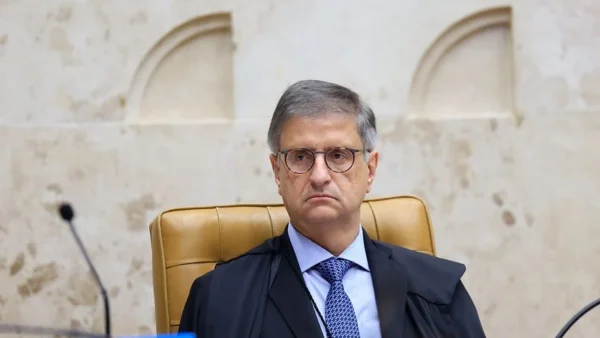 Delegados da PF pedem que Gonet se declare impedido de apurar atos que o citem