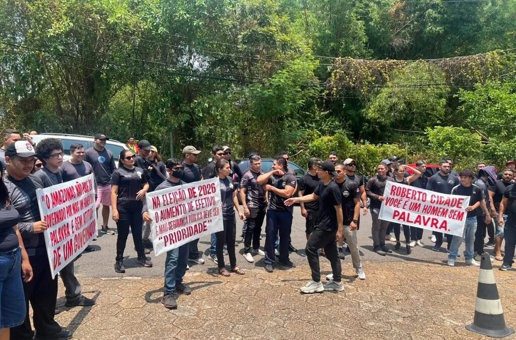 Concursados da Segurança cobram Roberto Cidade após protesto em frente à Rede Amazônica