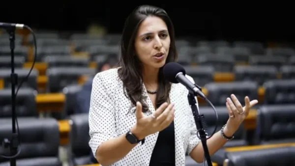 Deputada Natália Bonavides denuncia ameaça de estupro e esquartejamento