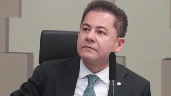 Cezinha de Madureira assinou contrato para comprar 4% de instituto ligado a Mendonça