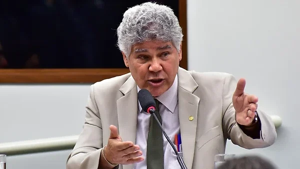 Deputado do PSOL aciona Corregedoria da Câmara e cobra Ministério de Minas e Energia sobre caso Nikolas-Vorcaro