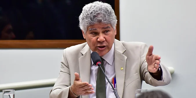 Deputado do PSOL aciona Corregedoria da Câmara e cobra Ministério de Minas e Energia sobre caso Nikolas-Vorcaro