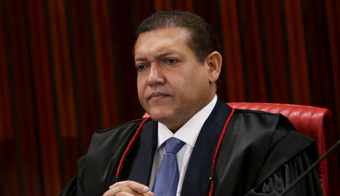 Kássio tira do ar vídeo que liga Flávio ao Master e mantém o que associa Lula ao crime