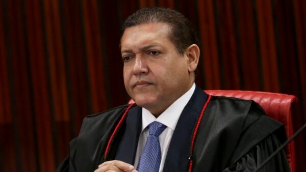 Kássio tira do ar vídeo que liga Flávio ao Master e mantém o que associa Lula ao crime