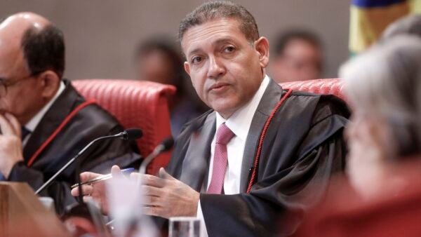 Presidente do TSE reclama de interferência em decisões da Corte