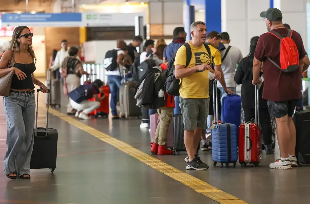 Primeira semana com regras sobre indisciplina tem três passageiros retirados de aviões