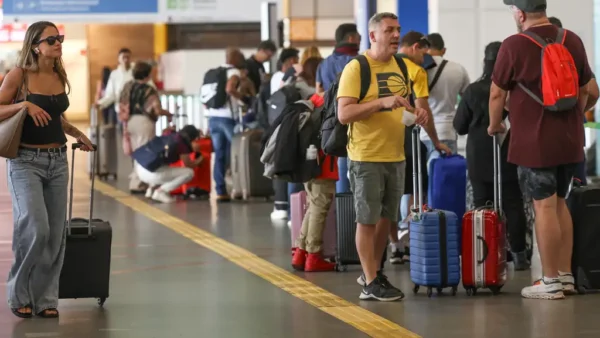 Primeira semana com regras sobre indisciplina tem três passageiros retirados de aviões