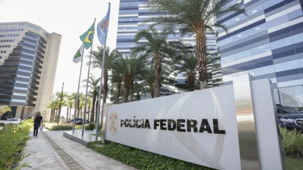 PF diz a Fachin que tem condições de enviar conteúdo do celular de Vorcaro ao STF