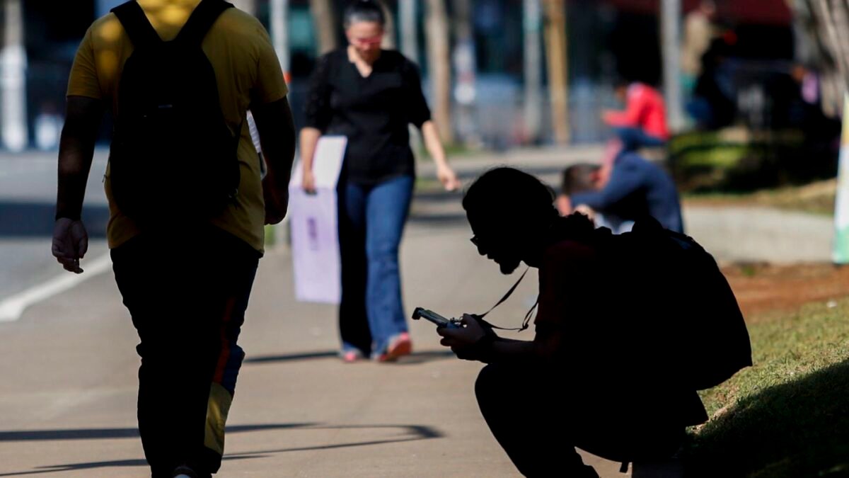 Percentual de jovens nem-nem no Brasil cai para 22,4%, mostra estudo