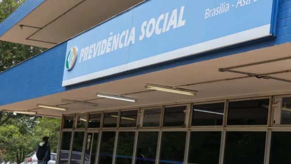INSS contrata empresa e muda atendimento da Central 135 no país