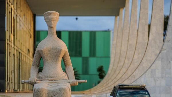 Presidente do STF assume relatoria do processo sobre Moraes e Vorcaro
