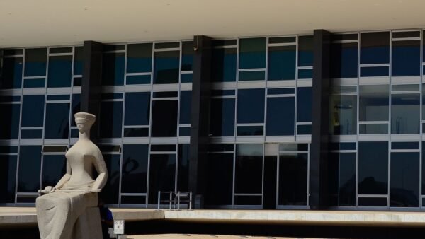 Segunda Turma do STF forma maioria para afastar diretor-geral da PF