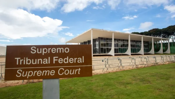 PT defenderá mandato para ministros do STF após crise na corte pressionar campanha de Lula