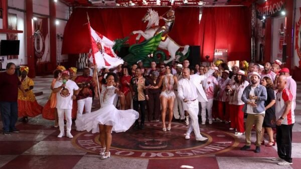 Rádio Nacional lança clipe para celebrar seus 90 anos