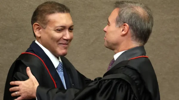 TSE: ministros ordenam que Lula e Janja removam vídeos contra Flávio
