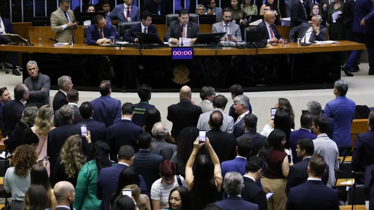 Alcolumbre marca votação da PEC pelo fim da 6×1 para quarta-feira