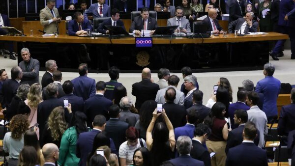 Alcolumbre marca votação da PEC pelo fim da 6×1 para quarta-feira
