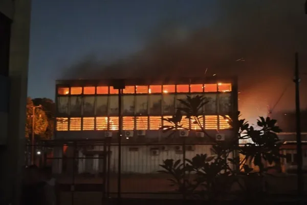 Incêndio atinge prédio da Universidade Federal de Pernambuco