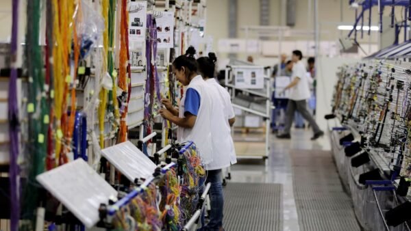 Faturamento da indústria cai 3,5% em agosto, informa CNI