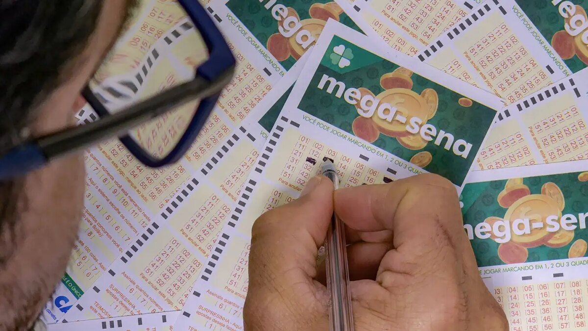 Mega-Sena acumula para R$ 230 milhões; confira os números sorteados