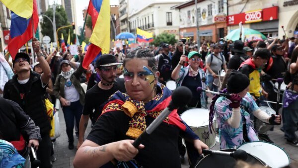 Colômbia vive protestos contra o governo de La Espriella
