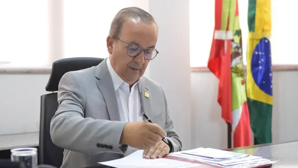 Repasses do governo de SC a empreiteira investigada aumentam 4.457% na gestão Jorginho Mello