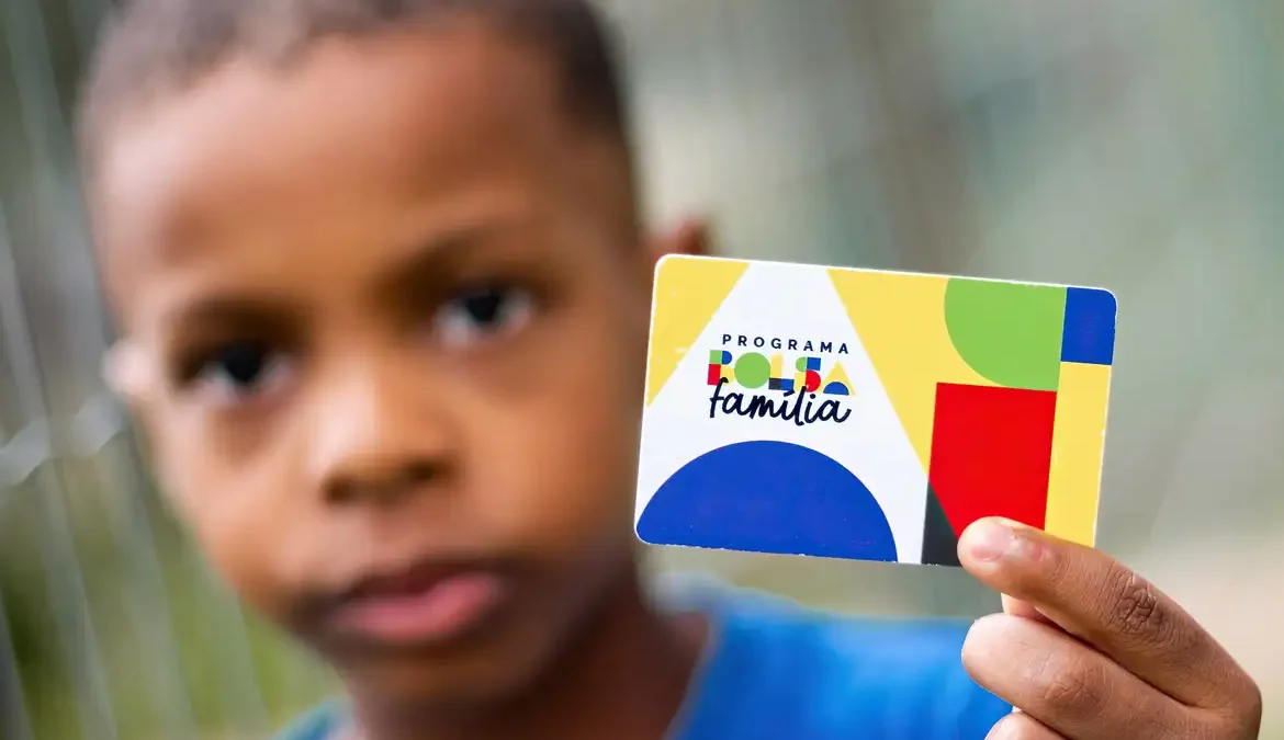 Novo valor do Bolsa Família começa a ser pago dia 19; veja calendário e reajuste por pessoa