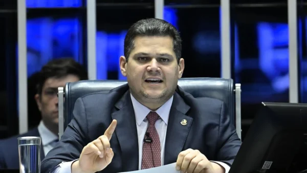 Senado prevê votação de PEC que acaba com escala 6×1 na próxima semana