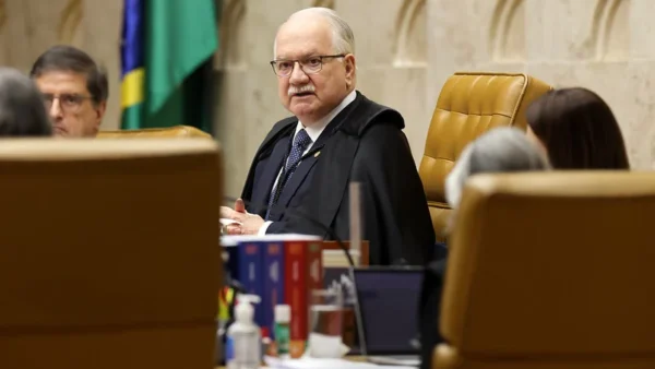 Fachin atende a pedido de Kassio e cria regra para evitar escolha de relatores no STF