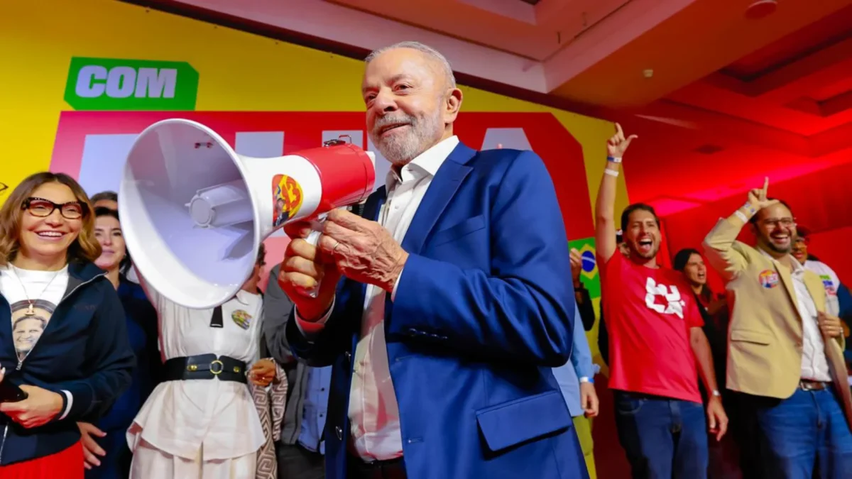 Campanha de Lula acusa dona do Instagram e Facebook de interferir em favor de Flávio Bolsonaro