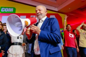 Lula é aconselhado por aliados e avalia ir ao Senado caso fim da 6×1 seja aprovado