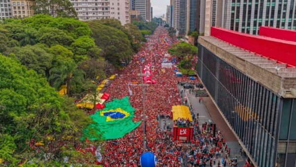 Campanha de Lula aciona TSE após post falso sobre comício na Paulista