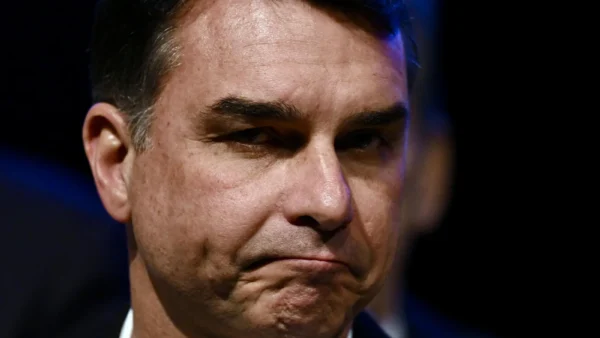 Só imprensa não enxerga: com Flávio Bolsonaro, Brasil vai virar Bolívia