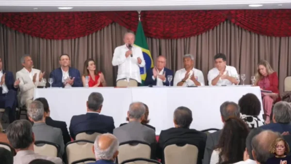 Campanha de Lula mira abstenção, nordeste, idosos e prepara reforço nas redes
