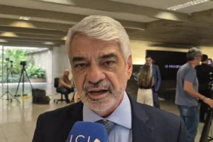 Humberto Costa vê cálculo eleitoral em apoio de Flávio ao fim da 6×1