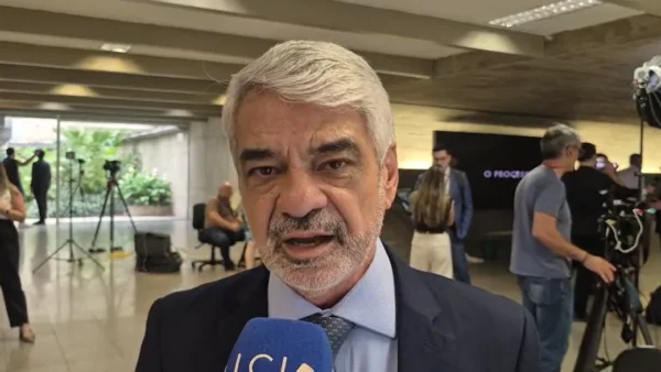 Humberto Costa vê cálculo eleitoral em apoio de Flávio ao fim da 6×1