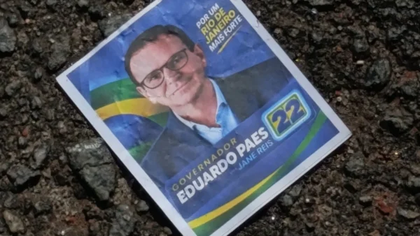 Santinhos de Paes aparecem com número de Ruas e confundem eleitores no Rio