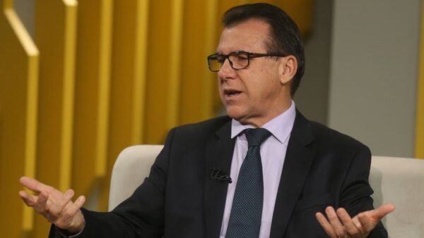Empresários ‘modernos’ e de ‘cabeça arejada’ já acabaram com escala 6×1, diz ministro do Trabalho