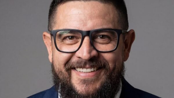 A Máquina Cega e o Voto Barato: O Case Delegado Tayah e a Arrogância Digital da Esquerda