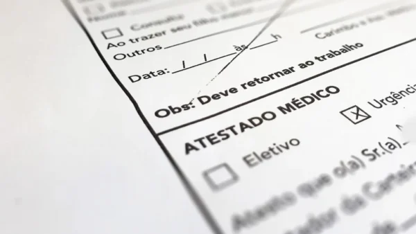 Justiça mantém demissão de homem que entregou 88 atestados e atuava como pastor