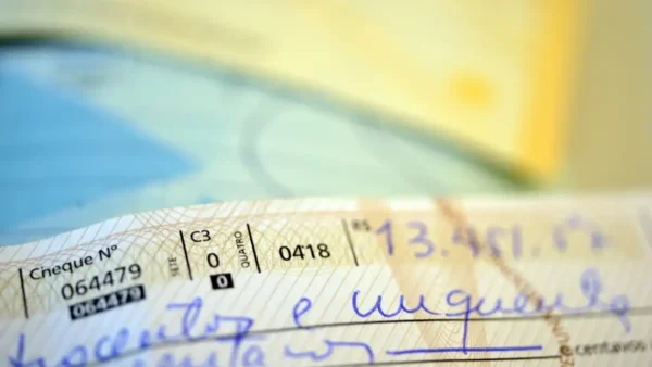 Uso de rotativo e cheque especial dispara entre os mais ricos e encolhe entre os mais pobres