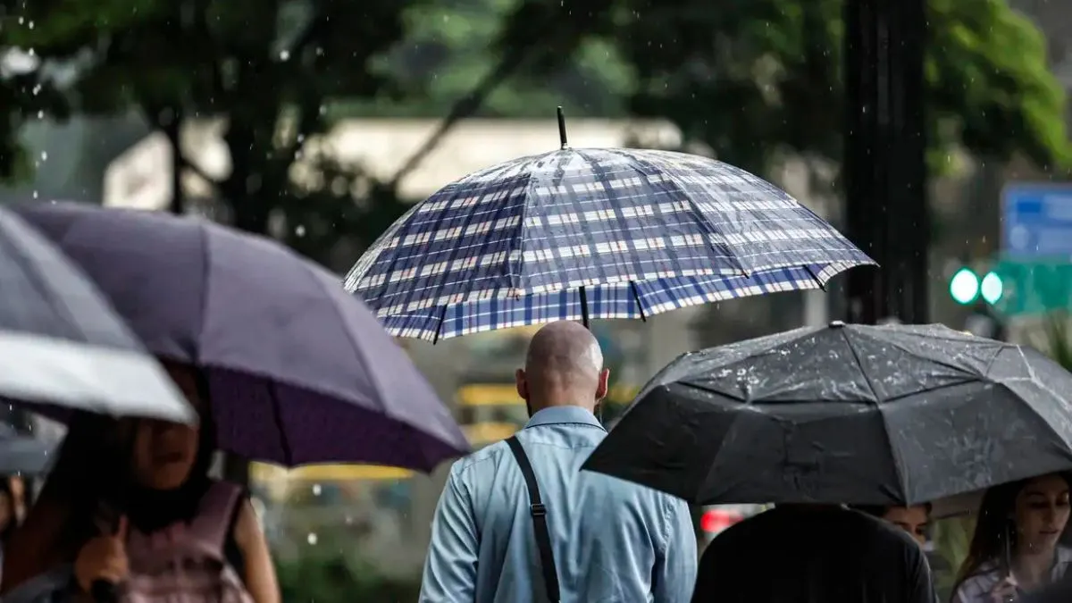 Quinta-feira tem chuva em todas as regiões do Brasil; no Sul há risco de temporais