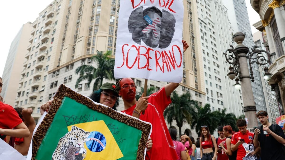 Estudantes fazem ato no Rio de Janeiro em defesa de voto em Lula