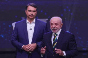 Flávio Bolsonaro tem 51% dos votos válidos e Lula, 49%, em empate técnico, mostra Datafolha