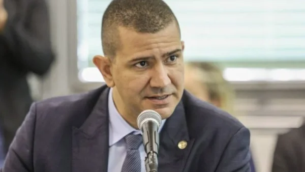Douglas Ruas é confirmado como governador eleito do RJ, o mais jovem do estado em 5 décadas