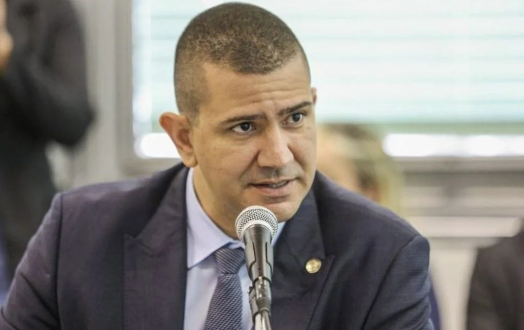 Douglas Ruas é confirmado como governador eleito do RJ, o mais jovem do estado em 5 décadas