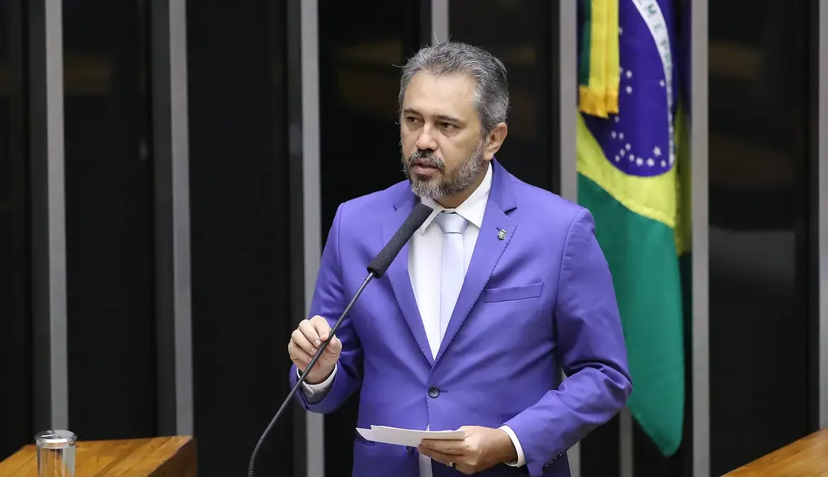 Ceará reelege Elmano (PT) governador no primeiro turno