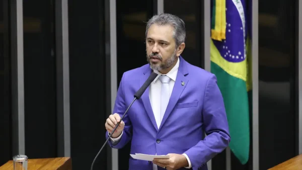 Ceará reelege Elmano (PT) governador no primeiro turno