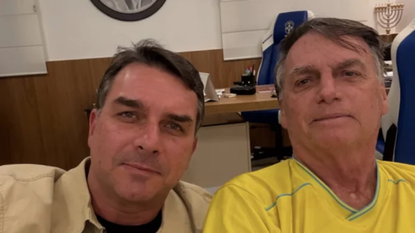Moraes autoriza visitas de Flávio Bolsonaro ao pai, mas mantém veto a declarações políticas